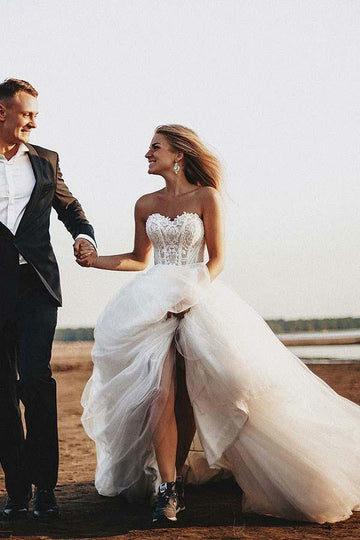 A-Line Sweetheart Court Train Appliques Tulle Wedding Gown TWA3252