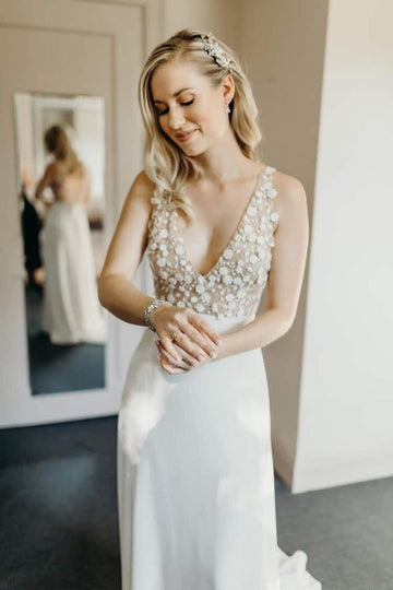 V-Neck A-line Beach Chaple Train Sheath Bridal Gown TWA4232