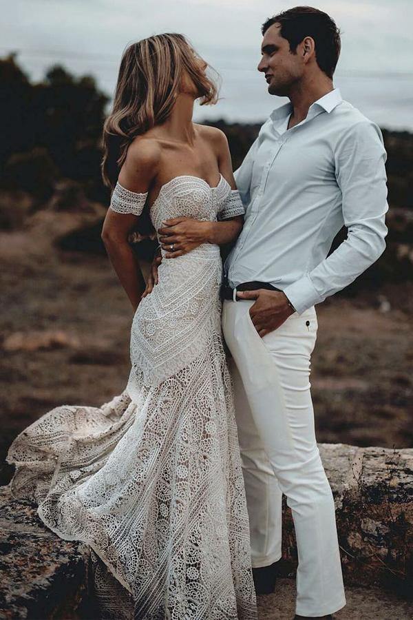Ivory Lace Beach Sweetheart Neck Wedding Gown TWA3352