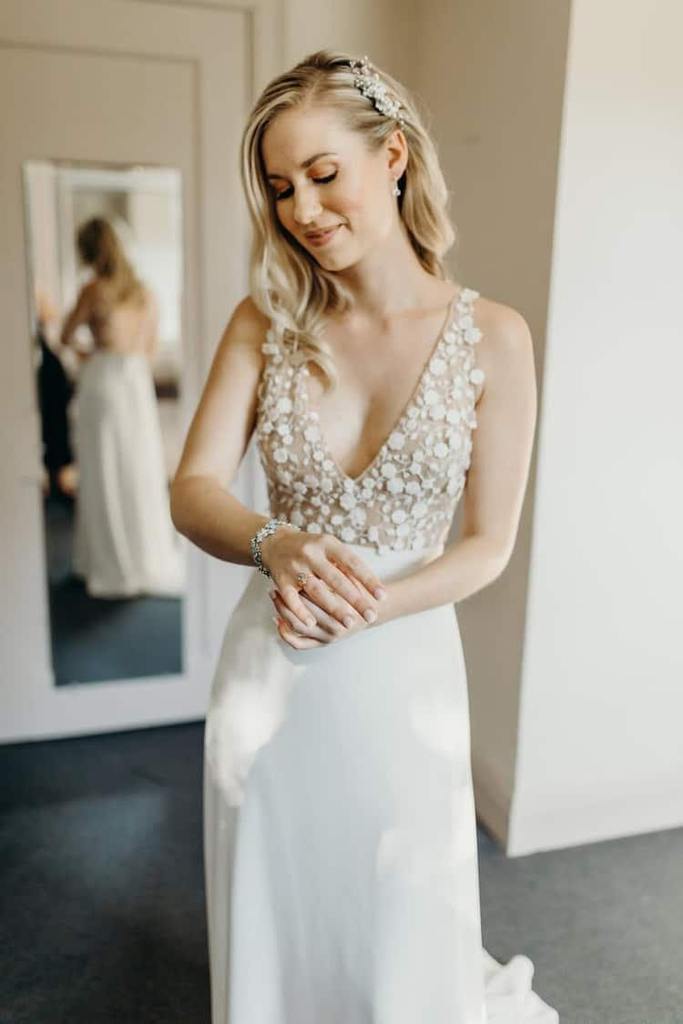 V-Neck A-line Beach Chaple Train Sheath Bridal Gown TWA4232