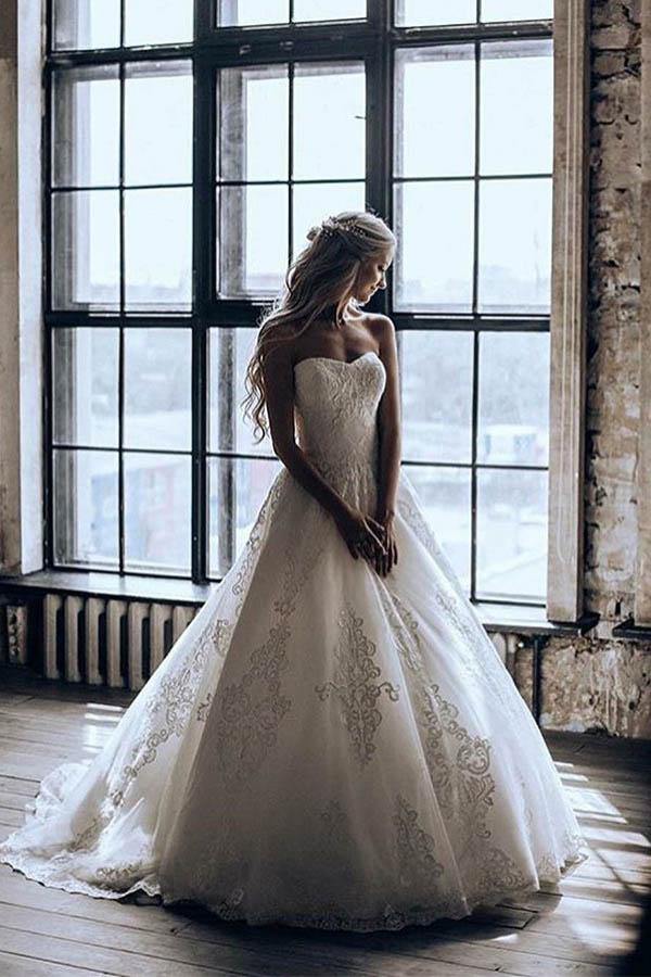Sweetheart Appliques Ball Gown Sweep Train Tulle Wedding Gown TWA4422